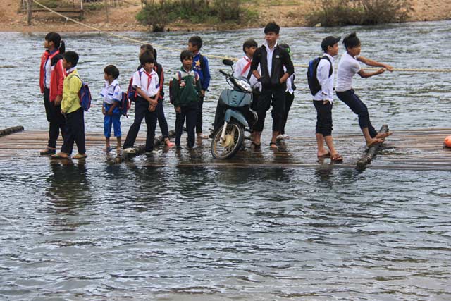 Chông chênh trên dây