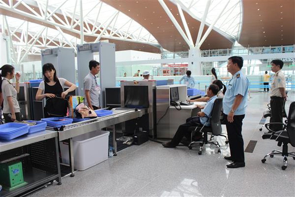 Hải quan kiểm tra hàng xách tay