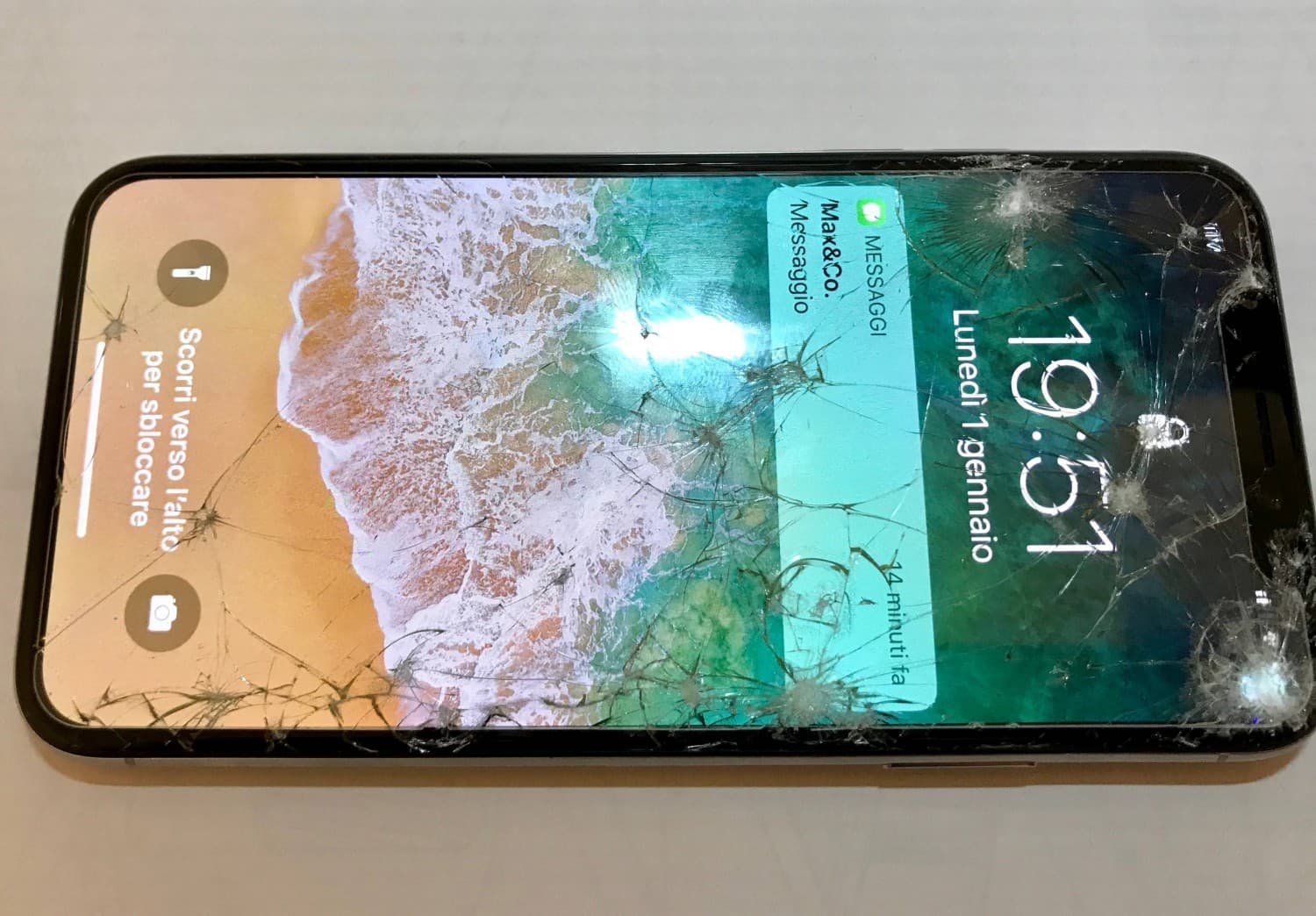 iPhone bị rơi vỡ