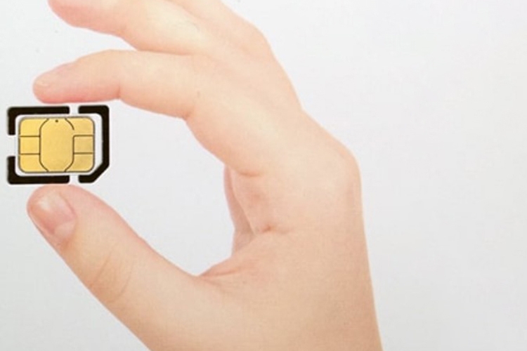 Nano SIM so với móng tay