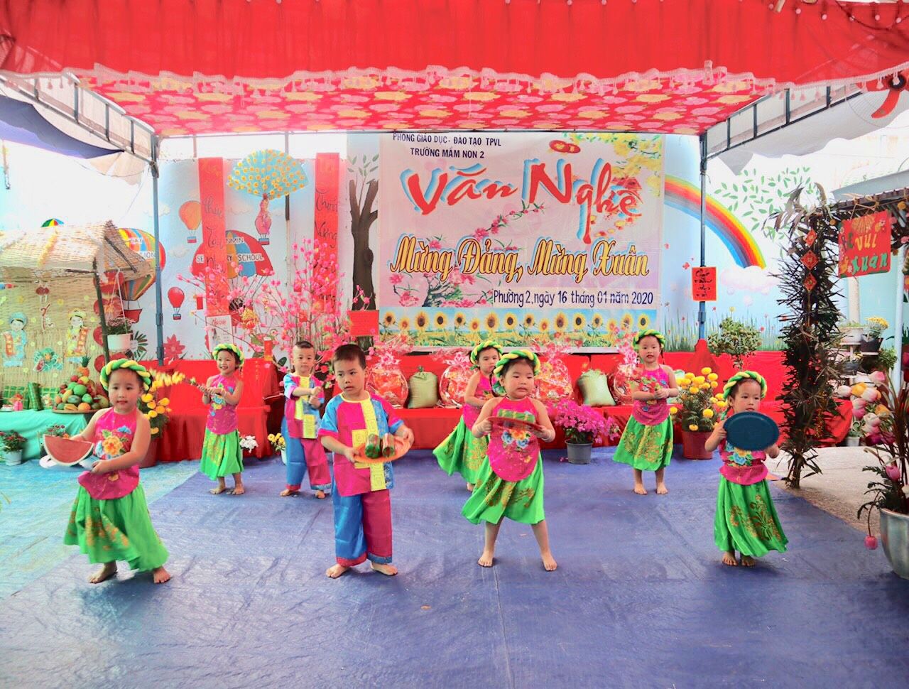 Văn nghệ mừng xuân của bé