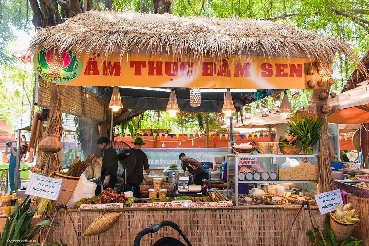 Ẩm thực tại Đầm Sen