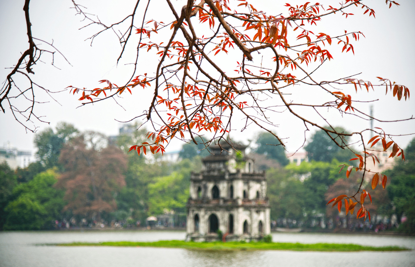 Hồ Gươm cổ kính