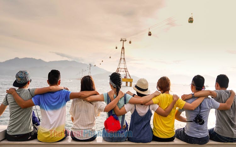 Bạn bè vui vẻ bên nhau