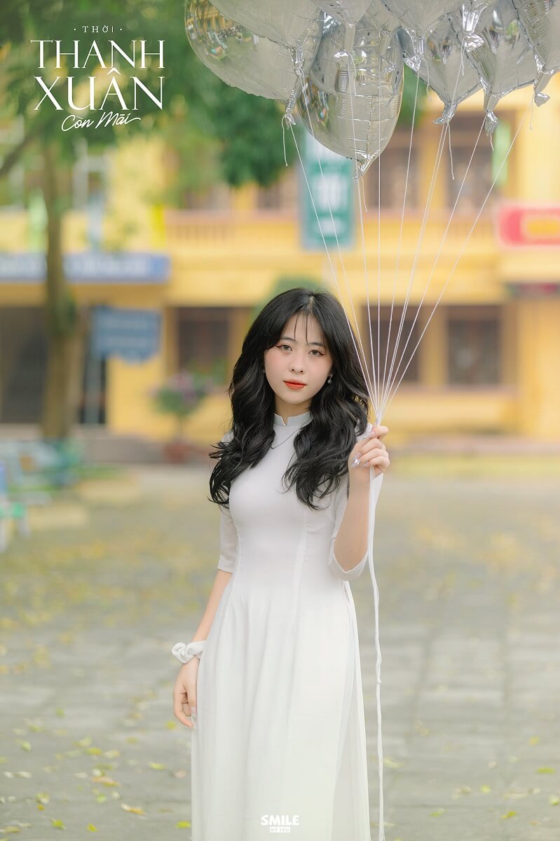 Kỷ yếu áo dài trên sân