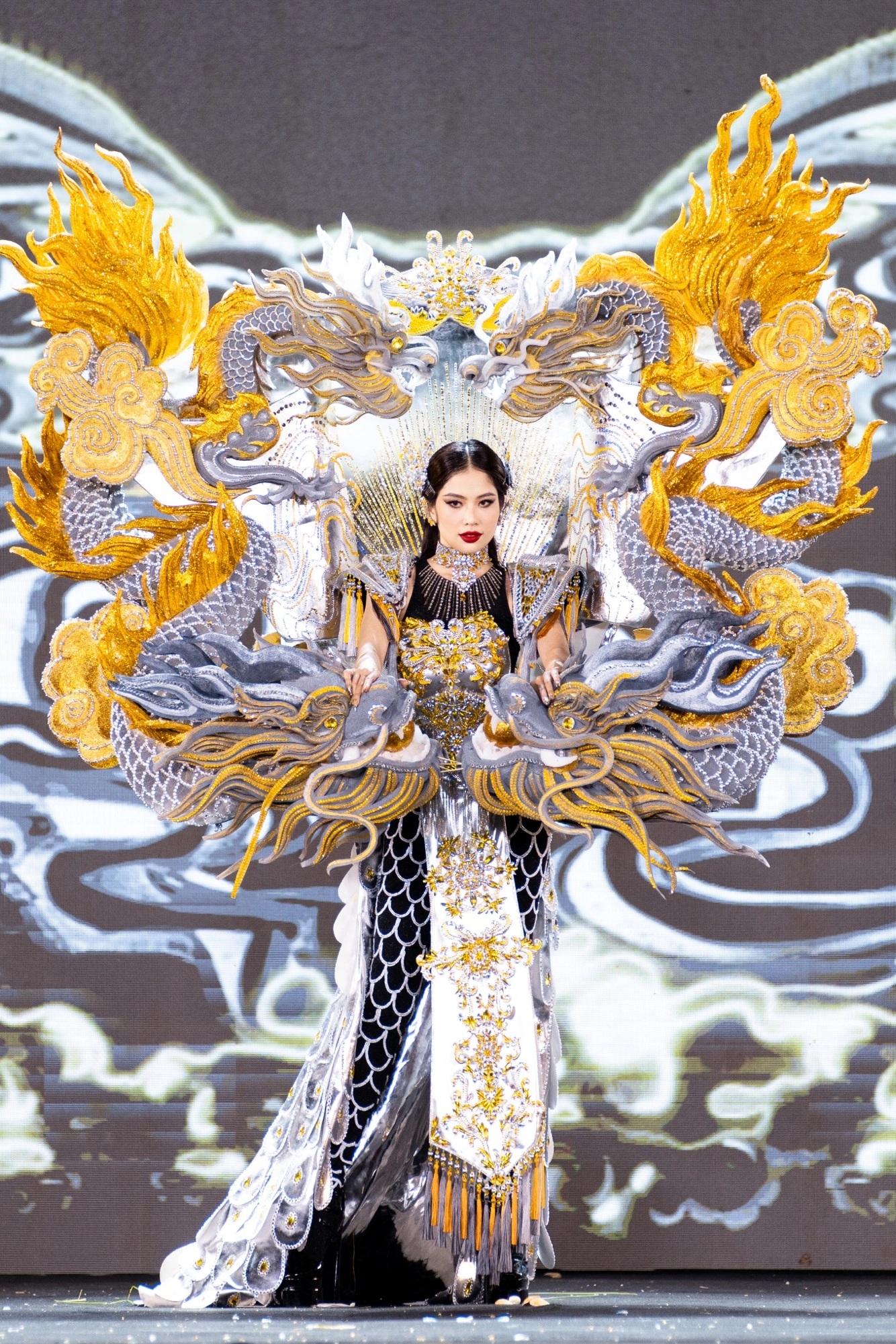 Trang phục dân tộc Miss Grand